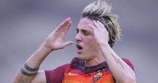 Nicolò e sara si frequantano da qualche mese con il giocatore della roma che ha. Nicolo Zaniolo Situazione Disumana La Zia Della Ex Incinta Ecco Che Cos Ha Scritto A Sara Davvero Libero Quotidiano