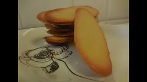 Una pasta fresca fatta in casa con solo albumi, una frittata gustosa e leggera perché cotta in forno, dei golosi biscotti alle nocciole e, per finire, una soffice angel cake: Lingue Di Gatto Riciclo Albumi Intheskywithcupcakes Youtube