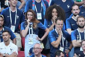 Seulement voilà, si la belle n'a rien voulu déclarer à ce sujet, l'attaquant a, de son côté, démenti l'information. Alerte Kylian Mbappe Et Alicia Aylies Miss France 2017 Seraient En Couple