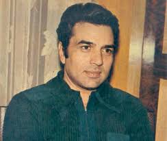 Dharmendra's films mostly show his character in an exuberant, invigorated light, while we can see a contrasting, graceful presence in sharmila tagore's films. Dharmendra Upperstall Com