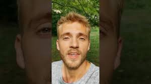 Seit 2016 spielt er in dem format den paul wiedmann. Niklas Osterloh Versteigert Sich Fur Den Guten Zweck Youtube