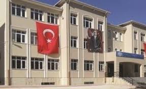 Öğretmen kalitesi'nin yüksek olduğunu düşündüğüm bir okul. Torbali Da Ilkokul Ogrencisine Sort Baskisi Her Tarafin Gozukuyor