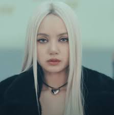 Lisa gây sốt với loạt khoảnh khắc đầy cá tính và cool ngầu trong MV mới