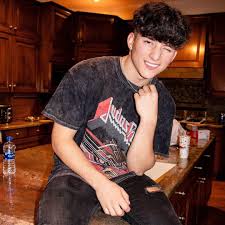 26 8k Likes 405 Comments Tony Lopez Lopez Brothers Lopez Tony On Instagram Swipe Right To See The Squad Cute Celebrities Tony Cute Boys