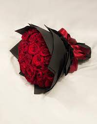 بوكية ورد أحمر كلاسيك جزيرة الورود flowers island