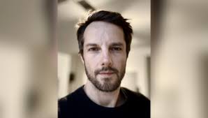 Tessa Films Director Toben Seymour Takes Mr. World On a Spin for Eyeglass  World