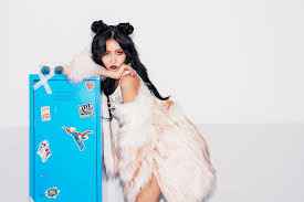 7 K Pop Stars We Re Crushing On This Valentine S Day Hwasa Mamamoo Kpop Girls