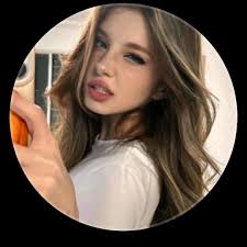 Social media doesn't ruin relationships, acting single