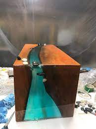 table basse live edge resine riviere cascade table table basse et grand canape