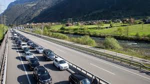 Stau am gotthard auf mehreren kilometern telebasel. Osterverkehr Rekord Fur Einen Karfreitag 14 Kilometer Stau Vor Dem Gotthard