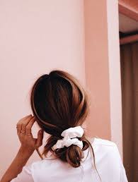 The hairstyle gives a hippie effect with the hairdo. How To Hold Frizzy Hair Back Hair Styles Hairstyle Scrunchie Hairstyles