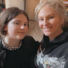 Helen Wright (@helen.wright.737448) • Facebook