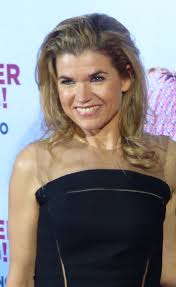 Just like in real life, drama and humor are clashing constantly, engelke said of the series. Datei Anke Engelke Cropped Jpg Wikipedia