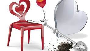 Questo fenomeno in psicologia è definito sindrome della capanna o del prigioniero, e si tratta di un particolare fenomeno che può manifestarsi in seguito a lunghi periodi di distacco dalla realtà. Due Cuori E Una Capanna