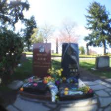 20 bruce later plotted with selina to get the key to bunderslaw's safe, as every executive of wayne enterprises had one, and any secrets that he had. Bruce Lee S Grave Capitol Hill 1554 15th Ave E