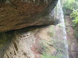 Bruedertöbeli Cave and Waterfalls
