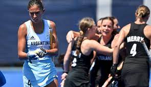 El seleccionado argentino femenino de hockey sobre césped, las leonas, viajará hoy rumbo a europa para continuar con la preparación, antes de competir en los juegos olímpicos de tokio, en julio próximo. Debut Con Durisima Derrota Para Las Leonas Diario Hoy En La Noticia