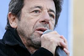 "Triste et lamentable" : des fans de Patrick Bruel, visé par plusieurs plaintes pour violences sexuelles, réagissent sur RTL à l'annulation de ses concerts prévus cet été