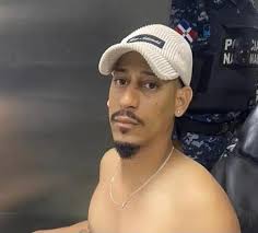 Se entrega joven señalado por la muerte de agente policial en Nagua Nagua.-  La noche de este lunes se entregó a las autoridades Julio Francisco Núñez  Villa, señalado como el presunto responsable