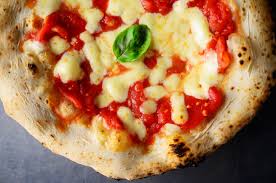 Le Pizze Piu E Meno Costose Di Napoli Dissapore