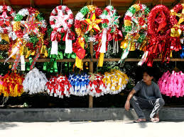 In The Philippines The Parol Has Become An Iconic Symbol Of The Filipino Christmas And Is As Important Christmas Parol Christmas Traditions Christmas Lanterns
