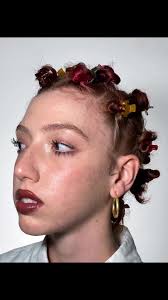 Federica🍓 #glossymakeup #glowymakeup #makeupartist #makeupglam  #editorialmakeup #model #vogue #shooting #magazine #hairstyle #hairstiling  #curlyhairtutorial #shorthairstyles #redhair #pinzette