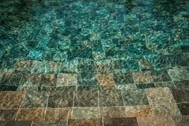 Piscine En Pierre Green Sukabumi A Saint Tropez 83 Var Carrelage Et Salle De Bain La Seyne Var Caro Styl Piscine Carrelage Piscine Piscine Interieure