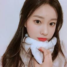 Dress looks familiar oh yeahh it's the same dress in her predebut photo. Kang Hyewon On Twitter Pre Debut Pics This Is What Visual Look Like How Gorgeous Pd48 Produce48 Hyewon Izone Followme Followforfollow Https T Co Vzxeuuz5bc Twitter