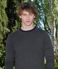 Nicolás Coronado, el Pattinson español, nueva promesa de la televisión