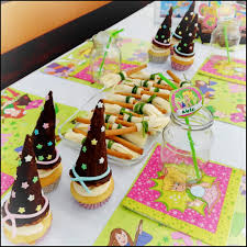 In unserem freche freunde kochclub findest du viele leckere rezeptideen zum thema mittagessen für kinder und hilfreiche kochtipps. Kindergeburtstag Bibi Blocksberg Von Knall Bis Bunt