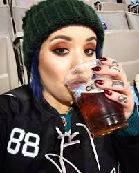 Jackie Chesson (@JackieSlippers)