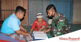 Ketika umat islam awal sering disiksa oleh kaum kafir quraisy, utsman mengajak keluarganya berhijrah ke negeri habasyah. Kenalkan Al Quran Dan Akhlak Satgas Tmmd Reguler Ke 108 Ajarkan Anak Anak Mengaji Suarapemredkalbar Com
