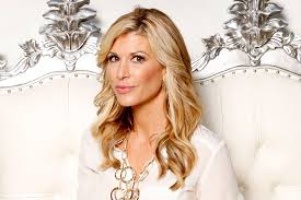 In Case You Forgot Alexis Bellino S Wedding Ring Is Huge Alexis Bellino Wedding Rings Alexis