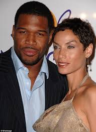 Michael anthony strahan is an american television personality, journalist and former professional football player who was a defensive end an. Nfl Hall Of Famer Michael Strahan Blindsided By Nicole Murphy S Split Announcement Daily Mail Online