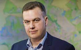 Депутат также выложил фотографии окровавленного тела с лежащим рядом оружием, которые гордон не публикует по этическим соображениям. T4eo8r5v8wsrfm