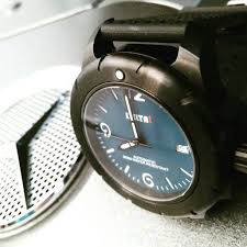Deltat Watch Model Umi 740 Strikes A Pose On Mercedes Benz Clk55 Amg Uigwatch Deltat Deltatwatch Umiwatche Watch Model Mens Style Guide Dive Watches