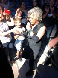Find the perfect nicola sirkis stock photos and editorial news pictures from getty images. Nicola Sirkis Emmene 27 000 Fans Sur La Planete Bonheur