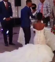 Suchst du nach for guests? Photo Of Nigerian Bride Kneeling To Greet Guests At Her Wedding Sparks A Debate Online