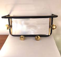 Porte Manteaux Mural 4 Pateres En Laiton Cadre En Metal Miroir Inclinable Et Porte Chapeaux Excellent Eta Porte Manteaux Porte Manteau Vintage Deco Vintage