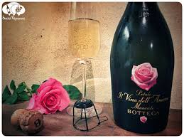 Bottega Petalo Il Vino Dell Amore Moscato Spumante Dolce Wine Of Love From Italy Social Vignerons Moscato Wine Reviews Vignerons
