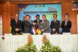 Pemilihan adun dibuat semasa pilihan raya umum atau pilihan raya kecil. Perjanjian Sempadan Antara Negeri Sembilan Dan Melaka Dimeterai