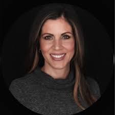 Traci Cox's Instagram, Twitter & Facebook