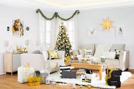 Kami berharap postingan tema acara halal bihalal diatas bisa berguna buat kalian. 9 Dekorasi Natal Cantik Yang Nggak Boleh Kelupaan Di Rumah