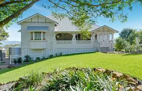 Today I M Sharing A Home That I Have Shared Before And Have Loved For Years This Home Is In Maleny And Is On My Favourites Li In 2020 Queenslander House Exterior
