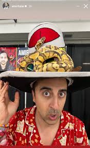 Amir gives us #radioapple content and fans know how to take advantage of  it. 😝 credits to @Shannoniganz_z