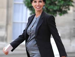 Pourtant la rumeur voudrait qu'elle soit bientôt remplacée par fatine. Ces Stars Mamans Apres 40 Ans