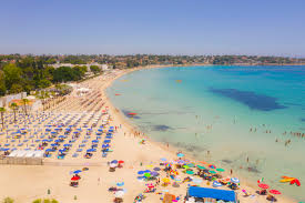 Offerta casa vacanza a sampieri ideale per famiglie (fino a 4 posti letto) a soli 350 metri dal mare (5 minuti a piedi). Sicilia Vacanze Case Vacanze In Sicilia Ville Con Piscina E Vista Mare