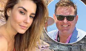 @alexxalexxiss @slingitbikinis @nexxxtlevel @therubpr #laurenphillips pic.twitter.com/q8xsmgfdy0. Lauren Phillips Performs The Wap Dance For Boyfriend Paul O Brien Daily Mail Online