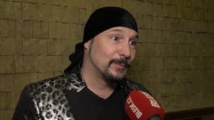 Zpěvák si nechal vytetovat i vlasy. Bohus Matus Sokuje Nezletila Lucie Ceka Jeho Dite Ahaonline Cz