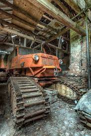 Abandoned Sno Cats In A Shed In Belgium In 1966 There Was Belgian Dutch Expedition To Antarctica The Team Snow Vehicles Snow Removal Machine Off Road Camping